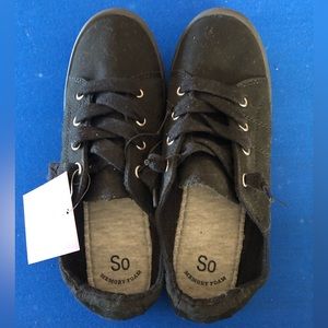 Women’s black sneakers